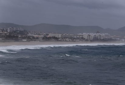 El Consejo Estatal de Protección Civil determinó suspender por efectos del huracán John, los cursos propedéuticos para alumnos de nuevo ingreso a bachillerato y clases para estudiantes de educación superior, en el municipio de Los Cabos. (EFE)