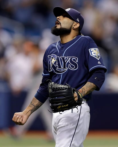 Sergio Romo logró sacar el partido por pizarra de 5-4 de los Rays sobre los Orioles. (AP)