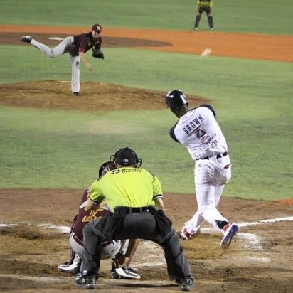 Los Algodoneros de Unión Laguna consiguen evitar la limpia en el Estadio Nuevo Laredo, al ganar por pizarra de 3-2 a los Tecolotes de Dos Laredos.