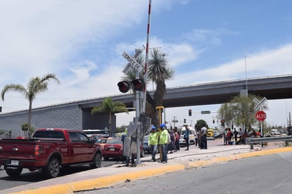 Bulevar. Algunas plumas ya están instaladas, como en el bulevar El Roble. (EL SIGLO DE TORREÓN)