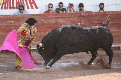 A dos años de haberse prohibido las corridas de toros, la legisladora dijo que impulsará una consulta popular para que sean los ciudadanos quienes decidan si la tauromaquia debe o no regresar. (ARCHIVO)