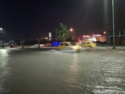 Tormenta. Provocó la caída de árboles, severos encharcamientos y brotes de aguas negras dentro de algunos domicilios.