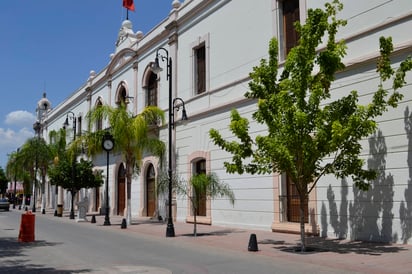 Apoyo. La coordinadora del gabinete señala que la alcaldesa debe pedir ayuda a secretarios en el caso de los extrabajadores.