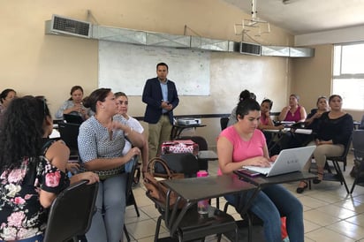 Capacitación. Maestros de La Laguna de Durango se preparan para su próxima evaluación. (CLAUDIA LANDEROS)