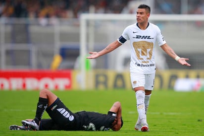 Pablo Barrera (d), del Pumas, durante el juego de la jornada 4 del Torneo Apertura 2018 de la Liga Bancomer MX en el Estadio Olímpico Universitario.  (Jam Media)