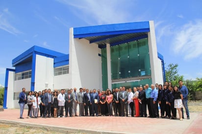 Espacios. Inauguran en la Facultad de Ciencias de la Salud, nuevo laboratorio y cancha. (EL SIGLO DE TORREÓN)