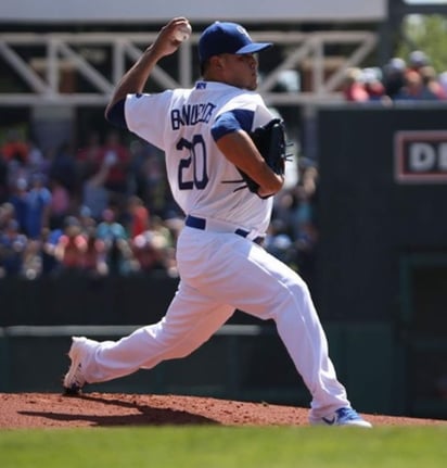 Continuando en la principal sucursal de nivel Triple A para la organización de los Dodgers de Los Ángeles, el zurdo nacido en El Vergel, Durango, trabajó una entrada y 2 tercios, permitiendo apenas un hit, sin carreras ni bases por bolas, además de recetar un ponche. (ESPECIAL)