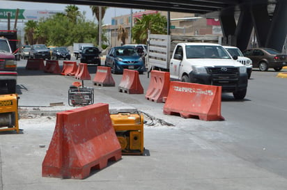 Ante los riesgos de accidente, los encargados del proyecto ordenaron realizar las obras de reparación correspondiente, para lo que cerraron los tramos afectados desde la mañana de hoy martes. (EL SIGLO DE TORREÓN)
