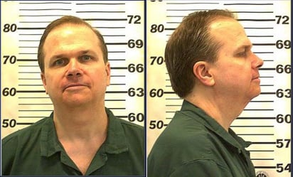 Mark David Chapman se presentará ante una junta de libertad condicional de Nueva York la próxima semana, en el que será su 10mo intento por ser liberado. Se espera que una decisión sea tomada en las dos semanas siguientes a la audiencia. (ARCHIVO)