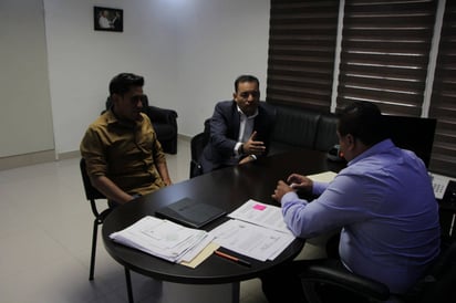 Reunión. Directivos de la universidad se reunieron con el alcalde para ver lo relacionado a la apertura de la escuela. (EL SIGLO DE TORREÓN)