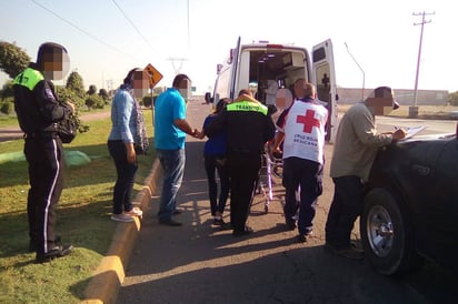 Traslado. Ambas tenían fracturas en piernas y las trasladaron a las instalaciones de la Cruz Roja.