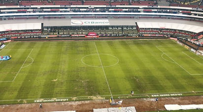 Expertos en canchas híbridas aseguran que lo hecho en el Estadio Azteca fue incorrecto y por alguien que no está capacitado. Azteca tendrá su cancha para el 15 de septiembre