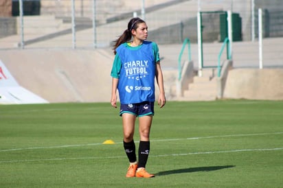 La defensora María Cristina Núñez, ha visto actividad en cuatro encuentros de la Liga MX Femenil, en todos como titular. (Cortesía Santos)