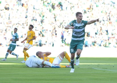 Con los 3 puntos del encuentro Santos asciende al segundo lugar de la tabla general y Tigres hila 3 derrotas.  (JORGE MARTÍNEZ)