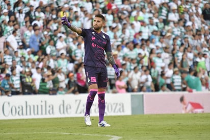 El guardameta, forjado en las inferiores de Rayados, vive con intensidad los duelos ante los felinos. (Jesús Galindo)