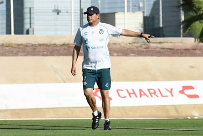 Al término del entrenamiento, el estratega albiverde compareció ante los medios para exponer sus expectativas en busca de su cuarta victoria al hilo. (EL SIGLO DE TORREÓN)