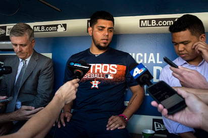 El diestro sinaloense ya había tenido participación con Astros, pero lo hacía como preparador en la octava entrada, mientras Rondón era el encargado del noveno inning. (AP)