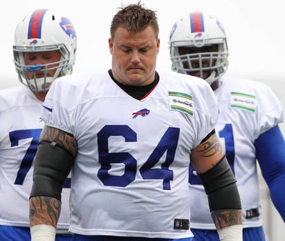 Richie Incognito, veterano de 11 años en la NFL, presuntamente amenazó con dispararles a empleados de una funeraria. (Archivo)