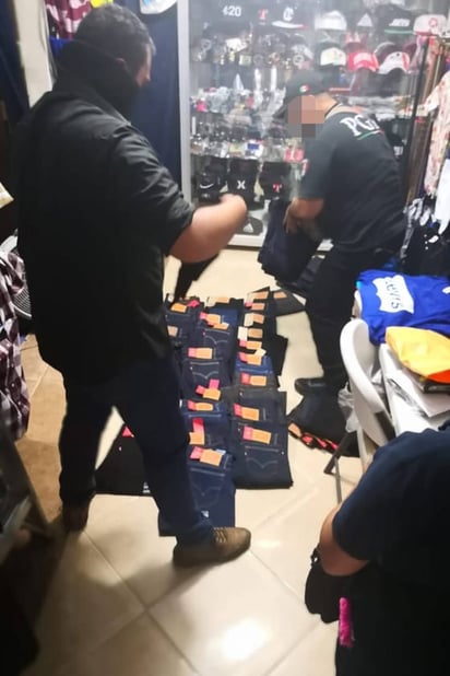 Decomiso. Aseguran mercancía 'pirata' en comercios de Gómez Palacio. Hay seis detenidos.  (EL SIGLO DE TORREÓN)