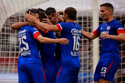 El uruguayo Martín Cauteruccio, al minuto 35, se encontró con el balón que atajó mal y escupió Talavera, para hacer el gol de la diferencia en esta fecha seis, en partido celebrado en el estadio Azteca. (JAMMEDIA)