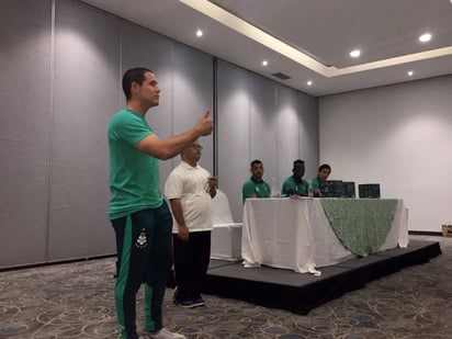 El auxiliar técnico y candidato a ser Guerrero de Honor, Rafa Figueroa, estuvo en la presentación de la academia en la frontera (Santos Laguna)