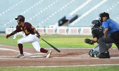 La ofensiva de los Algodoneros del Unión Laguna fue maniatada por los lanzadores de Sultanes, que aseguraron la serie. (Jesús Galindo)