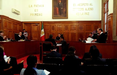 Mientras la Suprema Corte de Justicia de la Nación rechazó ayer despenalizar la posesión simple de marihuana, el próximo gobierno federal prepara la ruta para proponer la legalización de las drogas en México. (ARCHIVO)