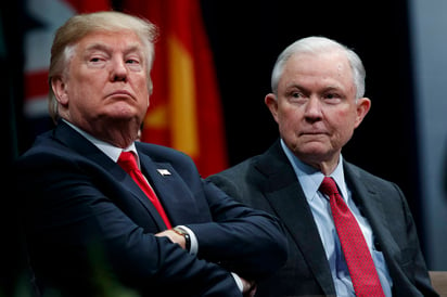 Tensa relación. Trump mantiene una tensa relación con Sessions desde hace más de un año. (AP)