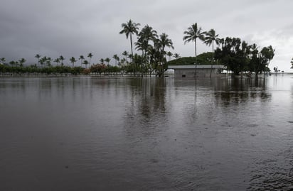 Pasa el riesgo.Varias horas después de que los propietarios de tiendas en las zonas turísticas de Honolulu.