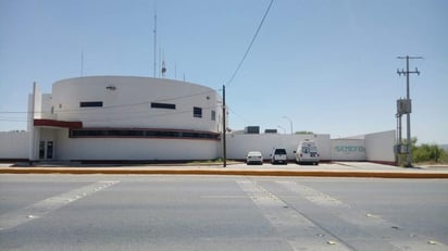 El cuerpo del joven fue llevado más tarde hasta el edificio del Semefo local, ahí se le realizará una autopsia como marca la Ley. (ARCHIVO) 