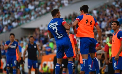 Cauteruccio festeja su gol ante Santos junto a Javier Salas. (Jorge Martínez)