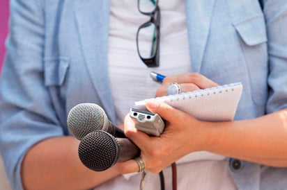 Los hechos ocurrieron cuando el comunicador cubría una manifestación pública en una Unidad Médico Familiar del Seguro Social. (ARCHIVO)