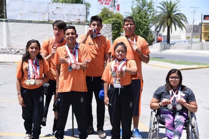 El equipo esta conformado por José Francisco García Camacho, Martín García Núñez, Patricia Crispín García, Monserrat Piña Castruita, Misael Pérez Carrillo y Roberto Jesús Hernández Rosales. (EL SIGLO DE TORREÓN)