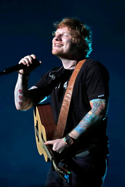 Se confiesa. El cantante Ed Sheeran revela en el documental que se casó en secreto con la deportista Cherry Seaborn. (ARCHIVO)