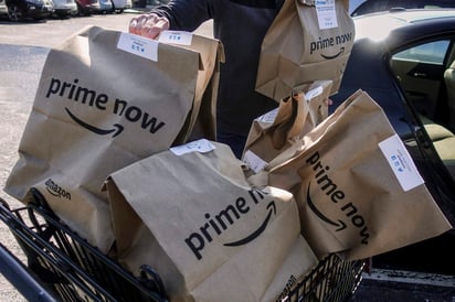 La empresa de venta en línea, Amazon, anunció que comenzará a vender alimentos y bebidas en México; una medida considerada para competir contra Walmart. (ARCHIVO)