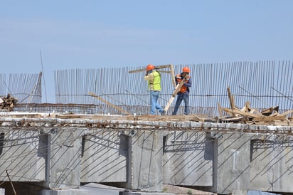 Obras. Se reanudaron las obras de construcción del puente vehicular El Tajito. (EL SIGLO DE TORREÓN)