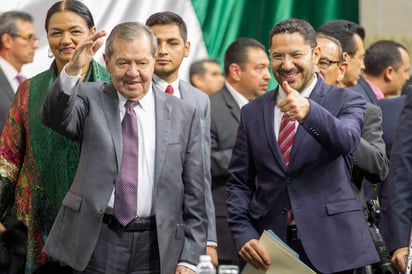 El presidente de la Mesa Directiva del Senado de la República, Martí Batres, dio instrucciones para frenar la entrega de un bono de inicio de Legislatura para que los 128 nuevos senadores compren automóviles nuevos y computadoras. (NOTIMEX)