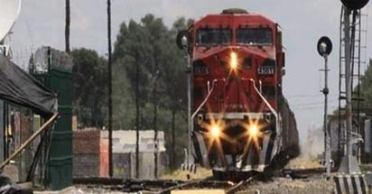 De acuerdo a testigos, las mujeres se estaban tomando una 'selfie' por lo que no se percataron del arribo a toda velocidad de la máquina del tren. (ESPECIAL)