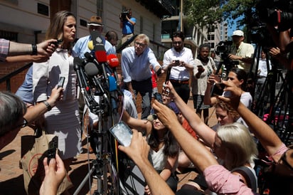 'Nuestros equipos han continuado trabajando de manera constructiva y duramente durante el fin de semana', dijo a los periodistas Chrystia Freeland, ministra de Exteriores canadiense. (AP)