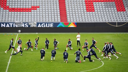 Los jugadores de la selección francesa entrenan en Múnich, Alemania, con motivo del encuentro de la fase de grupos de la UEFA Liga de las Naciones, donde se enfrentará a Alemania.