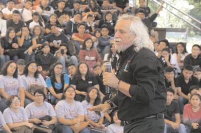 La conferencia tiene por objetivo favorecer la integración y convivencia entre los jóvenes para con su entorno, motivarlos y a su vez prevenir riesgos psicosociales.