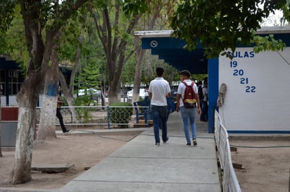 Seguridad. Pese a inconformidad de algunos padres, refuerzan medidas en la secundaria 54. (EL SIGLO DE TORREÓN)