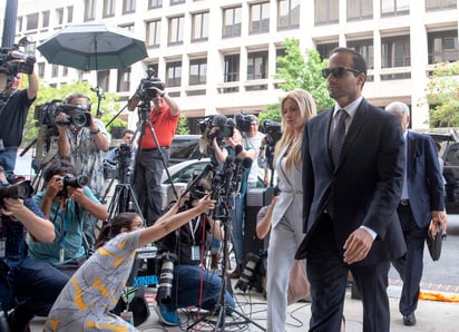 Papadopoulos fue sentenciado en una corte federal en Washington a dos semanas de prisión por haber mentido al Buró Federal de Investigaciones. (EFE)