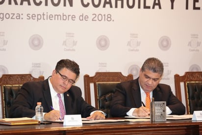 Reunión. El gobernador de Coahuila, Miguel Ángel Riquelme Solís, y el secretario de Estado de Texas, Rolando Burgoa Pablos se reunieron en palacio de gobierno.