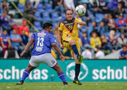 El ícono americanista Cuauhtémoc Blanco, de penal al minuto tres y con un golazo al 78, colaboró con dos tantos para ser la figura de la tarde y encaminar a las Águilas a este histórico triunfo. Jesús Mendoza, al nueve, redondeó la victoria. (NOTIMEX)