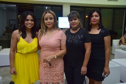 Alejandra, Consuelo, Fabiola y Claudia.