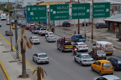 Cuidado. Tráfico se torna más lento por cierre de vialidades debido a las inundaciones. (EDITH GONZÁLEZ