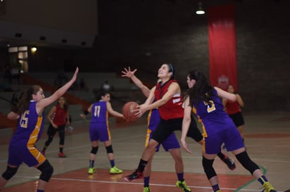 El conjunto jesuíta de la Comarca, tiene marca de un triunfo y una derrota en la naciente campaña del baloncesto universitario.