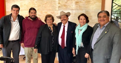 En la reunión de legisladores federales de MORENA, que representan a Coahuila, estuvieron Eva Galaz y Armando Guadiana, senadores de la República; así como Melba Farías, José Ángel Pérez, Javier Borrego y Diego del Bosque, diputados federales.