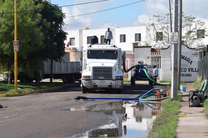 Desalojo. El Sideapa informó que tras el desalojo de aguas pluviales, se harán labores de remediación en el terreno del plantel. (EL SIGLO DE TORREÓN)